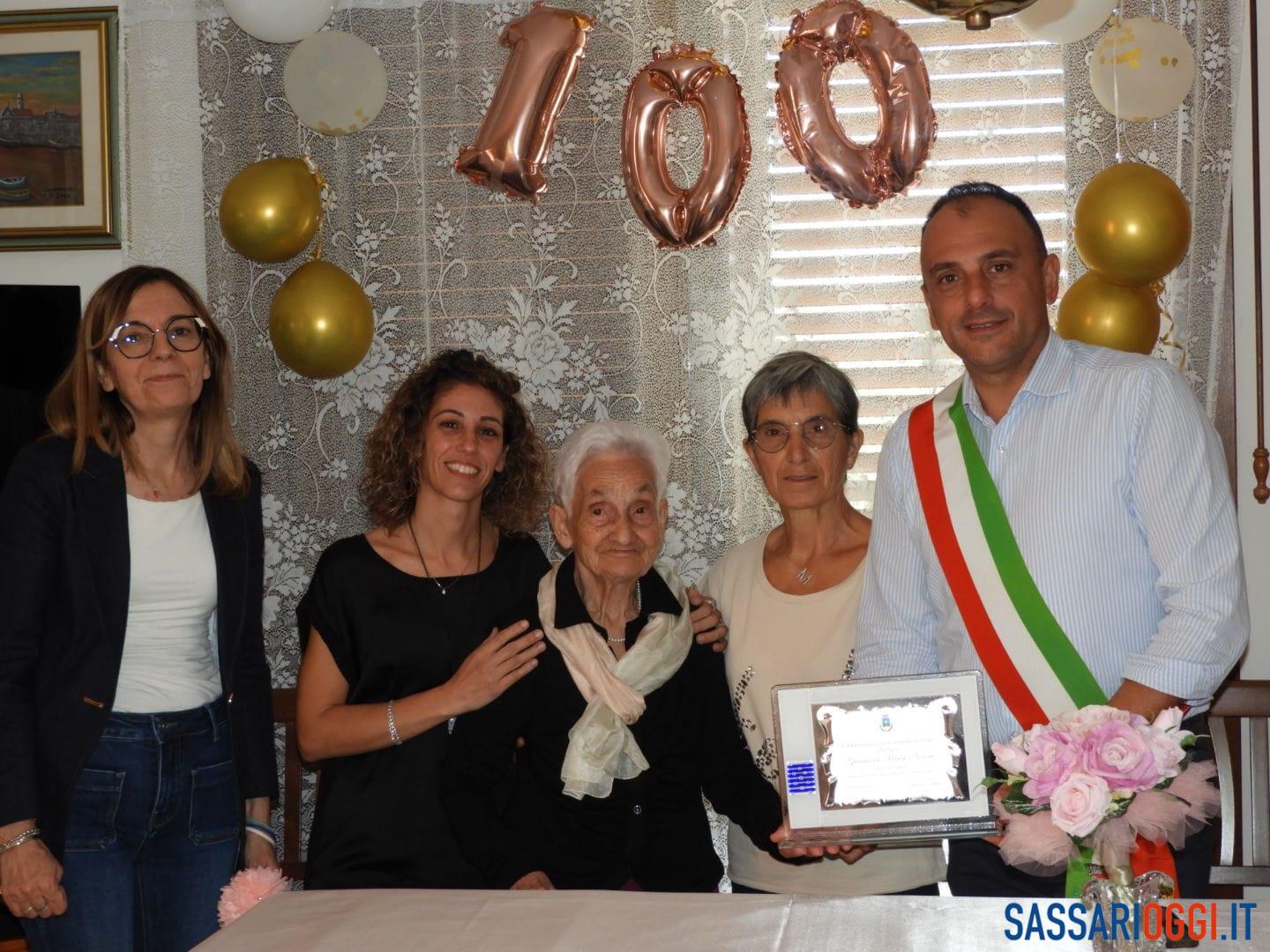 Zia Giovanna Maria Nonna compie 100 anni, grande festa a Osilo