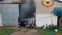 Incendio in un capannone agricolo di Bonorva, scatta l'allarme