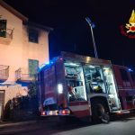 Incendio in una casa di Bosa, madre ustionata e figlio intossicato