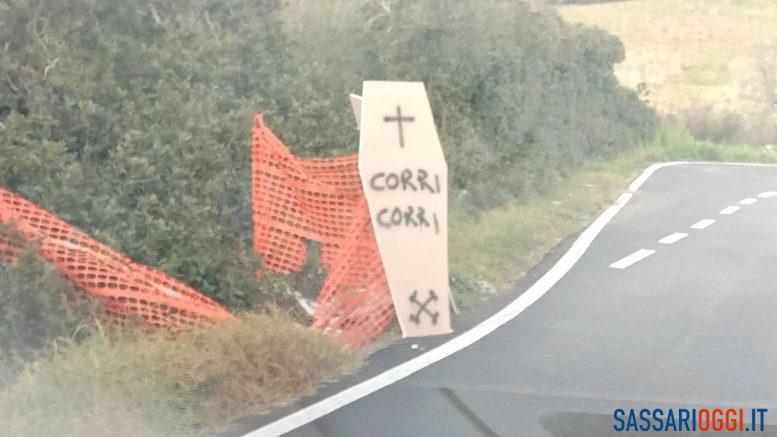 Corri, corri la bara e il macabro avviso sulla strada a Caniga