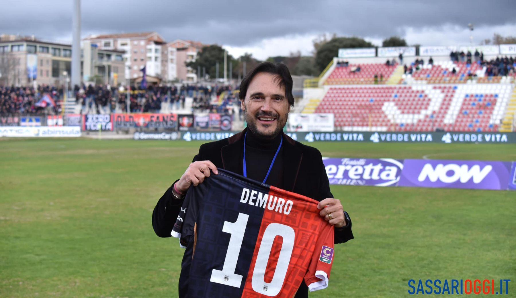 Francesco Demuro nello stadio della Torres