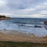 Mareggiate a Porto Torres, Balai spiaggia perde il suo arenile